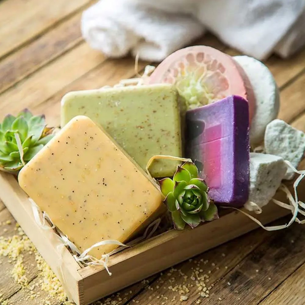 Fatty alcohols for cosmetic and soap industry use